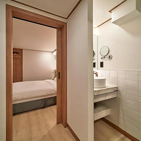 Monday Cracker Hongdae Hotel Seoul Exterior photo